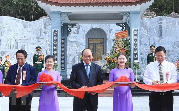 PM attends inauguration of temple dedicated to martyrs  - ảnh 1