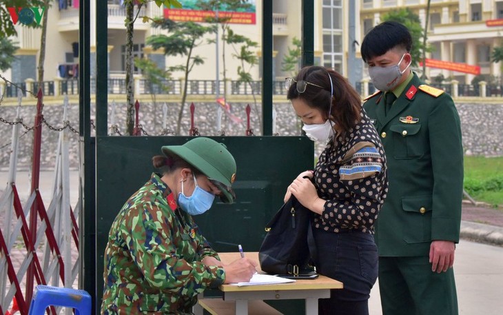 Vietnam’s army capable of receiving more than 37,000 people for quarantine against Covid-19  - ảnh 1