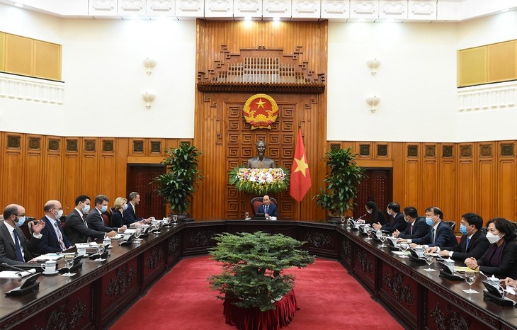 Vietnam’s forex policy does not aim at trade advantage, says PM   - ảnh 1