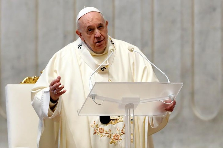 Pope reappears after pain flare-up, calls for peace in New Year message - ảnh 1