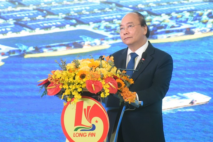 PM attends inaugural ceremony of Phuoc Dong Industrial Park and Port - ảnh 1