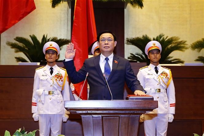 Vuong Dinh Hue elected Chairman of 15th National Assembly - ảnh 1
