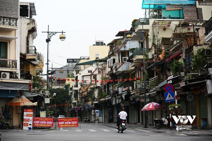 Hanoi to extend strict social distancing in high risk areas after September 6 - ảnh 1