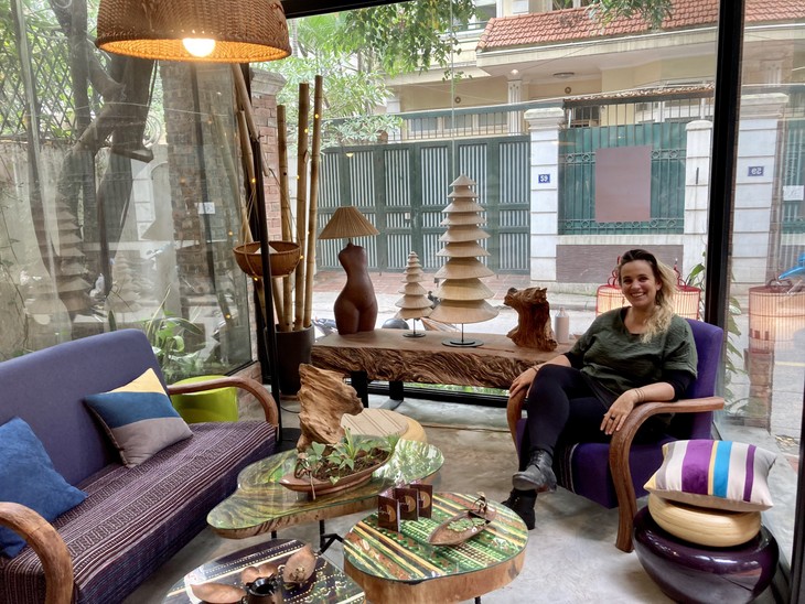 Strong bond with local craftsmen keeps French interior designer in Vietnam for over a decade - ảnh 3