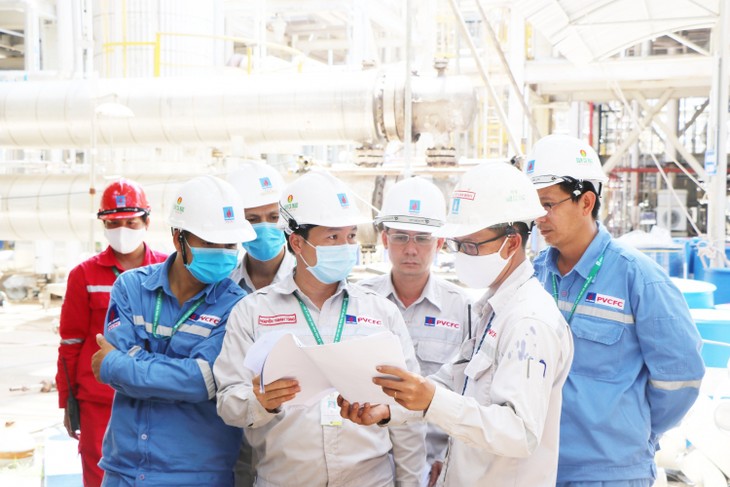 Petrovietnam surpasses production plan by 23%, contributing 2.8 billion USD to state budget in H1 - ảnh 2