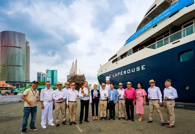 Luxury cruise ship returns to HCM city after 2 years of COVID - ảnh 1