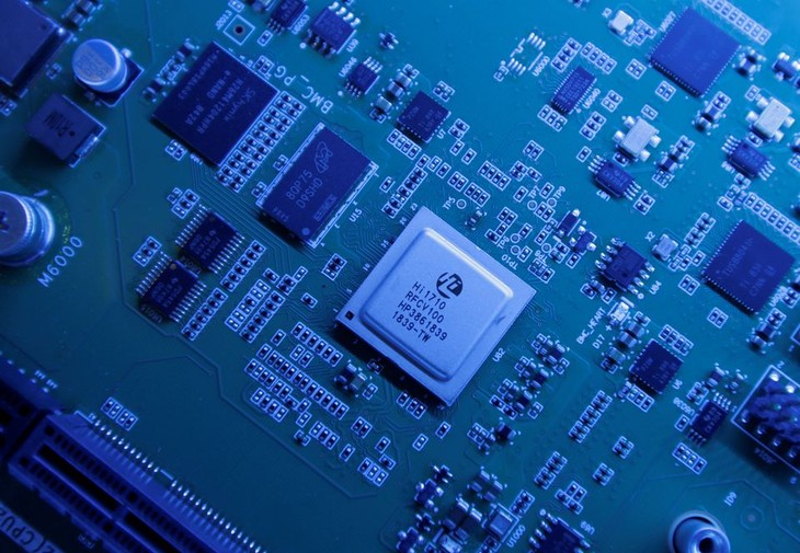 US aims to hobble China's chip industry with sweeping new export rules - ảnh 1