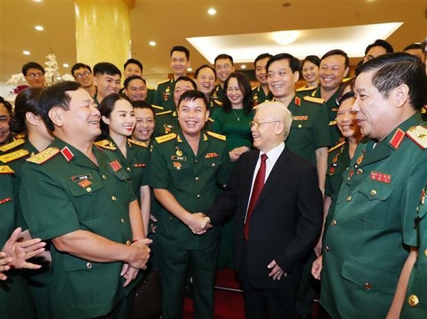 Party chief meets outstanding military youths - ảnh 1