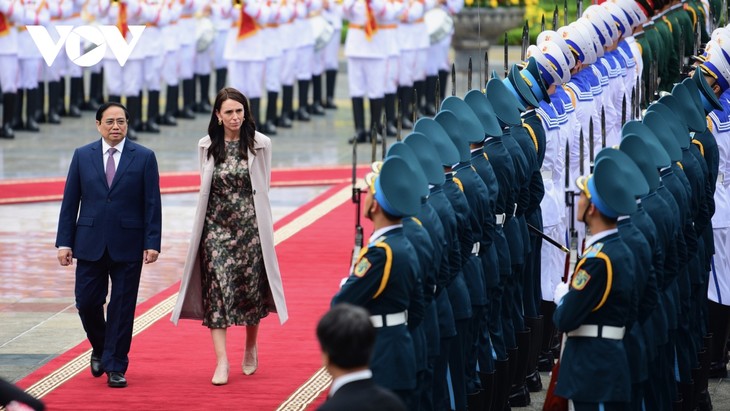 Welcome ceremony held for New Zealand Prime Minister - ảnh 1