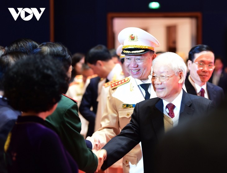 Party leader urges public security officers to do their utmost to follow President HCM’s teachings - ảnh 1
