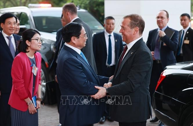 Vietnamese leaders meet United Russia party Chairman Medvedev - ảnh 2