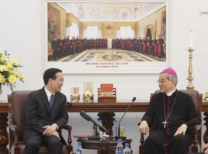 President Thuong pays first visit to Catholic Bishops' Conference of Vietnam - ảnh 1
