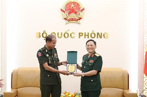 Vietnam, Cambodia enhance defence cooperation - ảnh 1