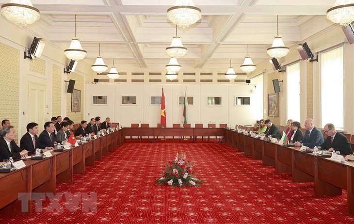 Top legislators of Vietnam, Bulgaria hold talks - ảnh 1