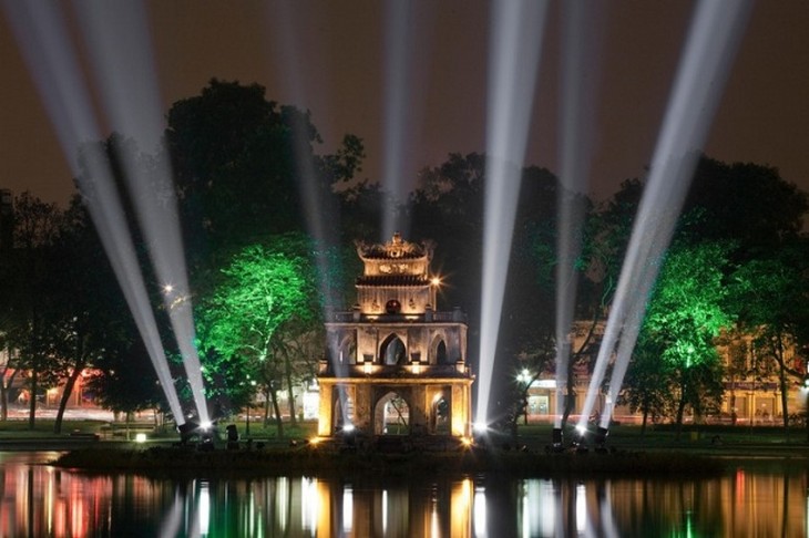 Hanoi introduces 15 night-time tourism services  - ảnh 1