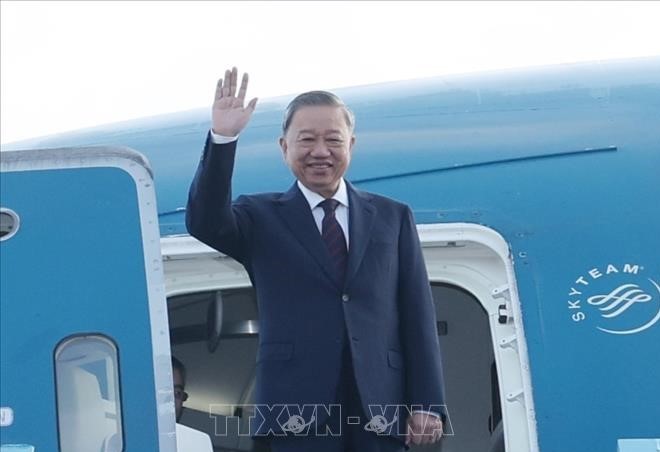 President begins state visits to Laos, Cambodia - ảnh 1