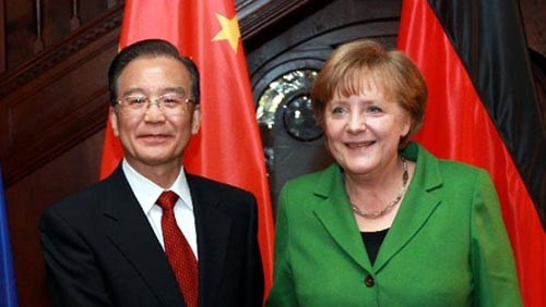 เศรษฐกิจคือเป้าหมายสำคัญในการเยือนยุโรปของนายกฯจีน - ảnh 1