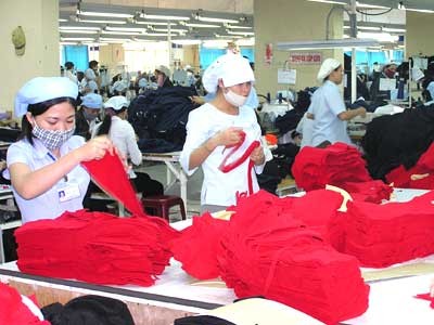 หน่วยงานสิ่งทอเสื้อผ้าสำเร็จรูปเวียดนามจะบรรลุมูลค่าการส่งออกเป็น15พันล้านเหรียญสหรัฐในปี2012 - ảnh 1