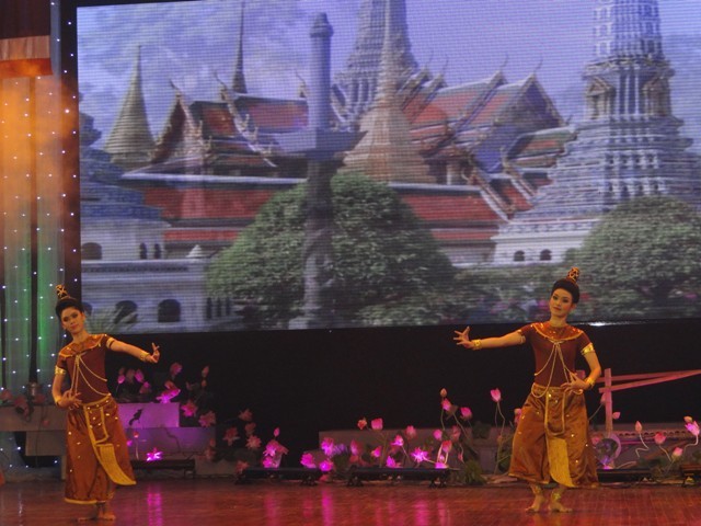 งานแสดงดนตรี “เสียงเพลงแห่งมิตรภาพเวียดนาม-ไทย”ณ กรุงฮานอย - ảnh 9