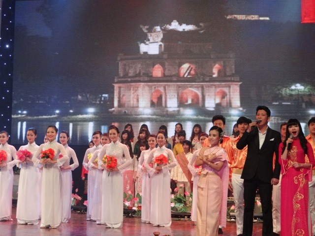 งานแสดงดนตรี “เสียงเพลงแห่งมิตรภาพเวียดนาม-ไทย”ณ กรุงฮานอย - ảnh 19