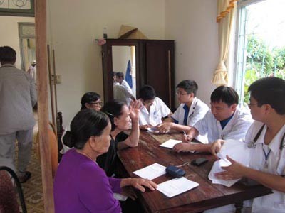แพทย์รุ่นใหม่เวียดนามพยายามเพื่อสุขภาพชุมชน - ảnh 2
