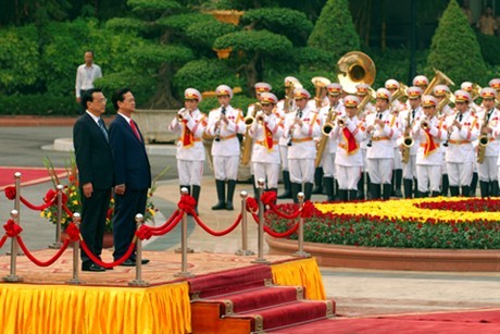 เสริมสร้างความสัมพันธ์มิตรภาพเวียดนาม-จีนอย่างไม่หยุดยั้ง - ảnh 1