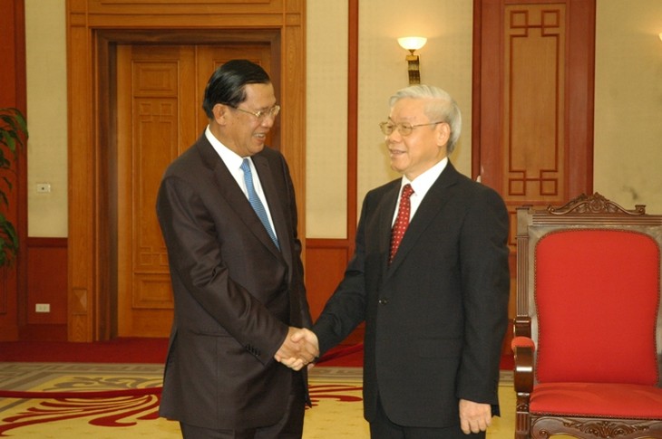 สมเด็จฮุนเซน นายกรัฐมนตรีกัมพูชาเริ่มการเยือนเวียดนาม - ảnh 3
