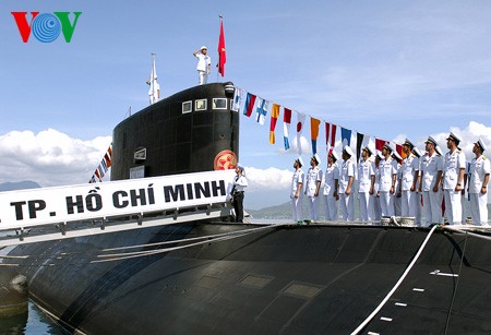 เวียดนามชักธงชาติบนเรือดำน้ำสองลำแรก - ảnh 3