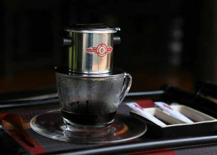 วิธีชงกาแฟของคนเวียตนามก็เป็นเอกลักษณ์โดดเด่นหาที่ใดเหมือน - ảnh 1