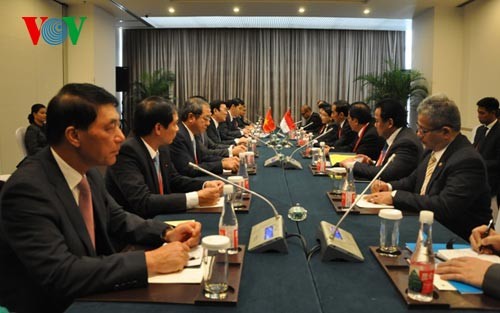 ประธานประเทศเวียดนามพบปะทวิภาคีกับผู้นำหลายประเทศในกรอบการประชุมเอเปก22 - ảnh 3