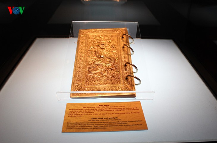 กิมแซก-หนังสือโลหะ ผลงานศิลปะที่ปราณีตในสมัยราชวงศ์เหงวียน - ảnh 3