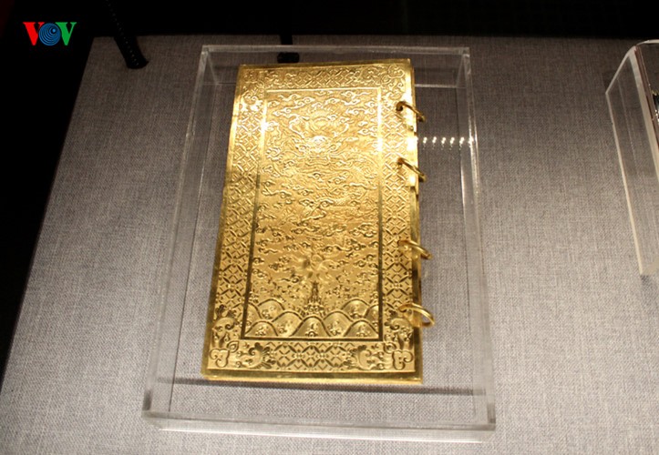 กิมแซก-หนังสือโลหะ ผลงานศิลปะที่ปราณีตในสมัยราชวงศ์เหงวียน - ảnh 4