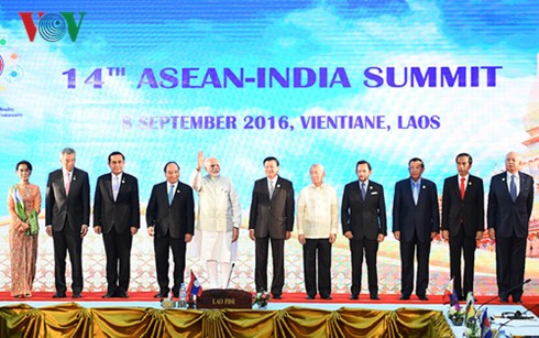 นายกฯเวียดนามเข้าร่วมประชุมอาเซียนกับหุ้นส่วนและการประชุมอีเอเอส - ảnh 2