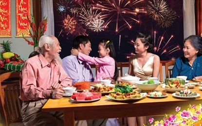 ครอบครัวเวียดนามกับวันสุดท้ายของปีเก่า - ảnh 1