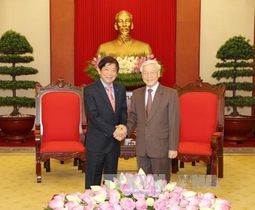 ผู้นำเวียดนามให้การต้อนรับคณะผู้แทนระดับสูงพรรคกิจประชาชนสิงคโปร์ - ảnh 1