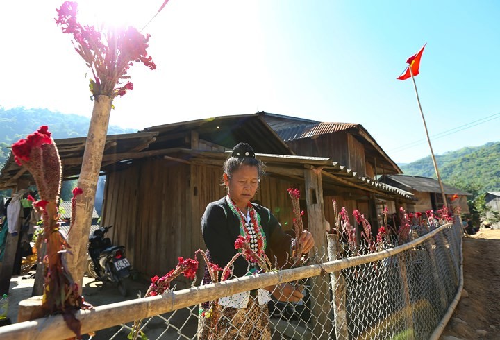 เต๊ตฮวา งานปีใหม่ประเพณีของชนเผ่าก๊งในจังหวัดเดียนเบียน - ảnh 2