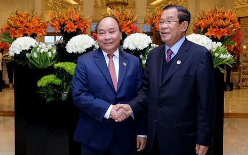 นายกรัฐมนตรีเหงวียนซวนฟุกพบปะทวิภาคีนอกรอบการประชุมระดับสูงอาเซียน-อินเดีย - ảnh 1