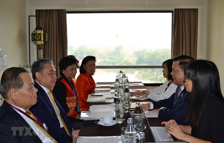 รัฐมนตรีการคลังเวียดนามพบปะทวิภาคีนอกรอบประชุมการประชุมเอเอฟเอ็มเอ็มและเอเอฟเอ็มจีเอ็ม ณ ประเทศไทย - ảnh 1