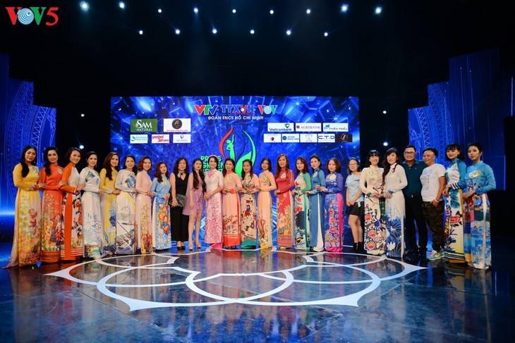 นักข่าวจากสถานีโทรทัศน์เวียดนามคว้ามงกุฎในการประกวด Press Green Beauty 2019 - ảnh 4