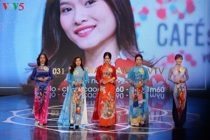 นักข่าวจากสถานีโทรทัศน์เวียดนามคว้ามงกุฎในการประกวด Press Green Beauty 2019 - ảnh 8