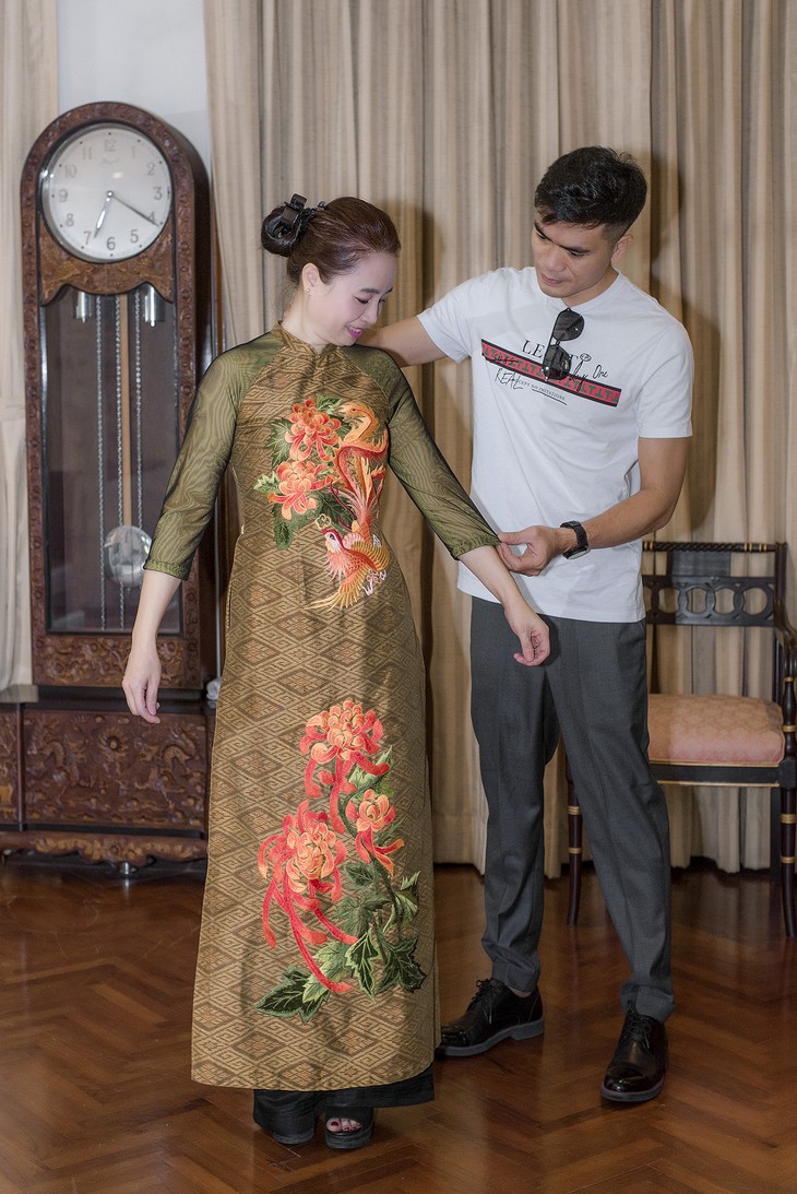 แนะนำชุดประจำชาติเวียดนามในงานมหกรรมผ้าไหม 2562 ไหมไทยสู่เส้นทางโลก ครั้งที่ 9 - ảnh 2