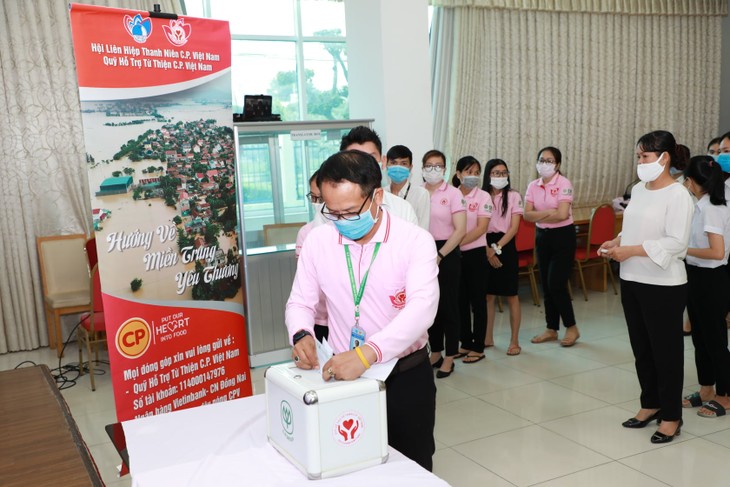 ซีพีเวียดนามร่วมใจช่วยเหลือพี่น้องประชาชนที่ประสบภัยในภาคกลางของเวียดนาม - ảnh 10