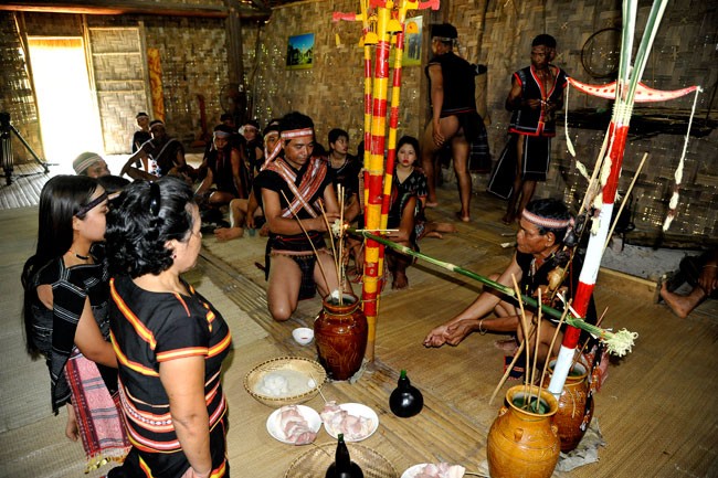 เทศกาล เตอมอน ช่วยสร้างเสริมความสามัคคีในชุมชนเผ่าบานา - ảnh 1