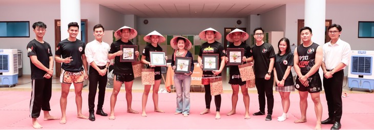มหาวิทยาลัย FPT ร่วมกับสถานเอกอัครราชทูตไทย ณ กรุงฮานอย จัดงานเวิร์คช็อป “แม่ไม้มวยไทยและศิลปะการต่อสู้”  - ảnh 12