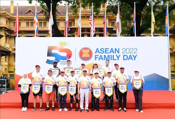 ASEAN Family Day 2022 เชื่อมสายสัมพันธ์เพื่อนมิตรและครอบครัวในประชาคมอาเซียนและหุ้นส่วนในฮานอย - ảnh 1