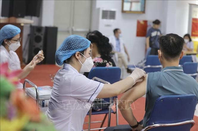 เวียดนามพิจารณาประกาศการแพร่ระบาดของโรคโควิด-19 พ้นสถานะภาวะฉุกเฉินด้านสาธารณสุข - ảnh 1