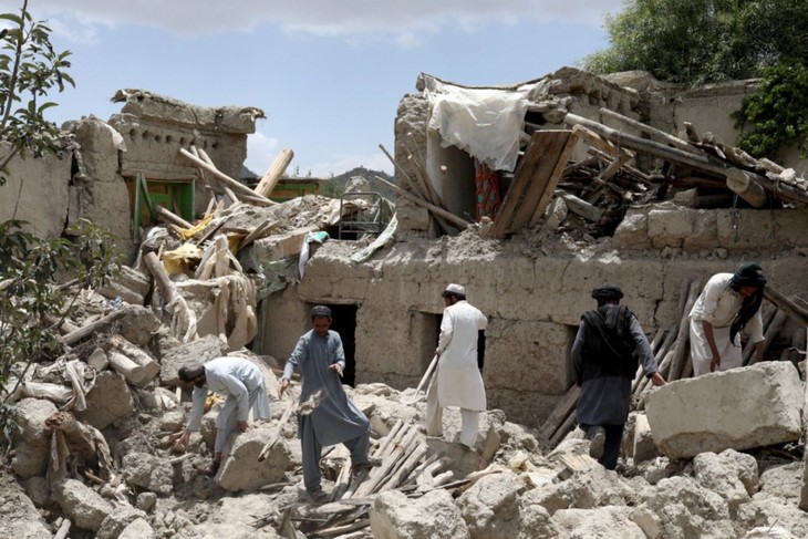 แผ่นดินไหวรุนแรงหลายครั้งในอัฟกานิสถานส่งผลให้มีผู้เสียชีวิตจำนวนมาก - ảnh 1