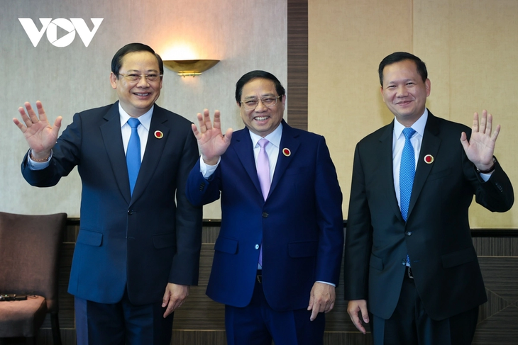 นายกรัฐมนตรี ฝามมิงชิ้งห์ พบปะกับผู้นำบางประเทศอาเซียน - ảnh 3
