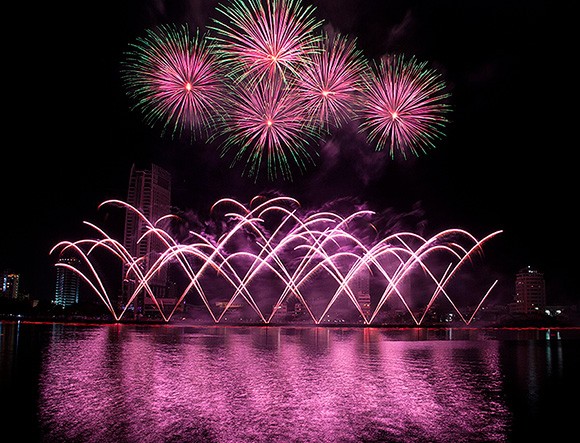 Da Nang International Fireworks Competition 2013 – festival of light and sound  - ảnh 1