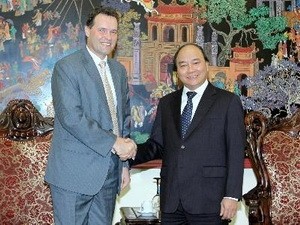 Deputy Prime Minister Nguyen Xuan Phuc receives newly accredited Czech Ambassador - ảnh 1